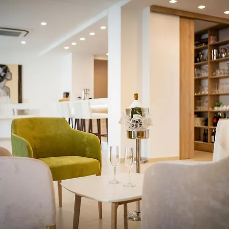 国际海滩酒店 酒店