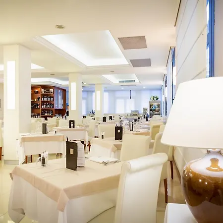 酒店 国际海滩酒店 4*