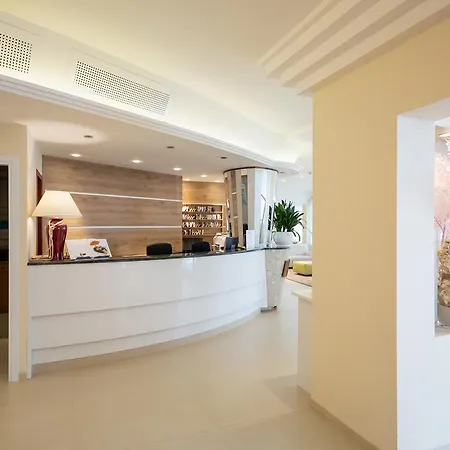 国际海滩酒店 酒店